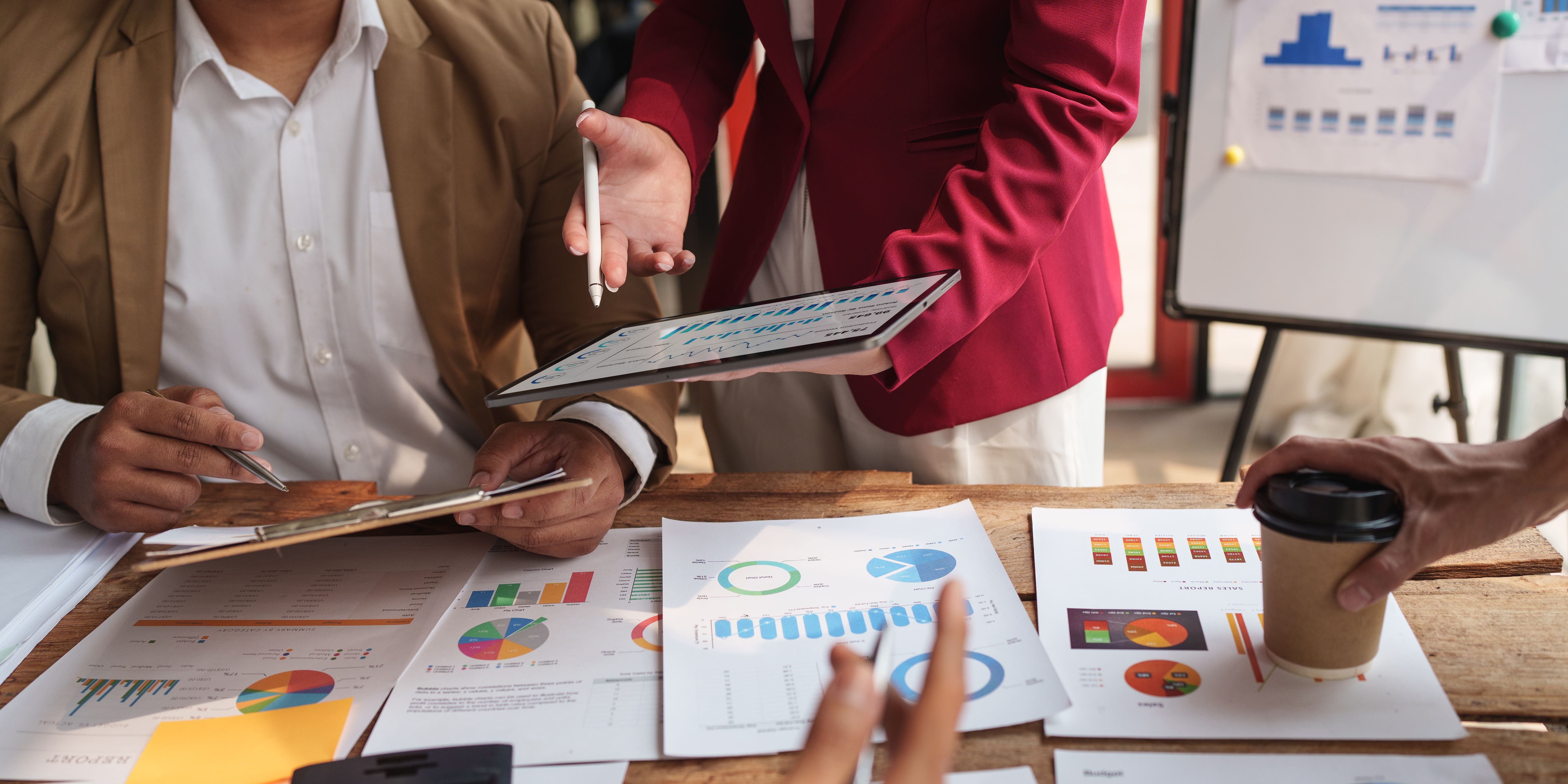 fund-managers-team-consultation-and-discuss-about-2025-02-18-14-09-24-utc-min